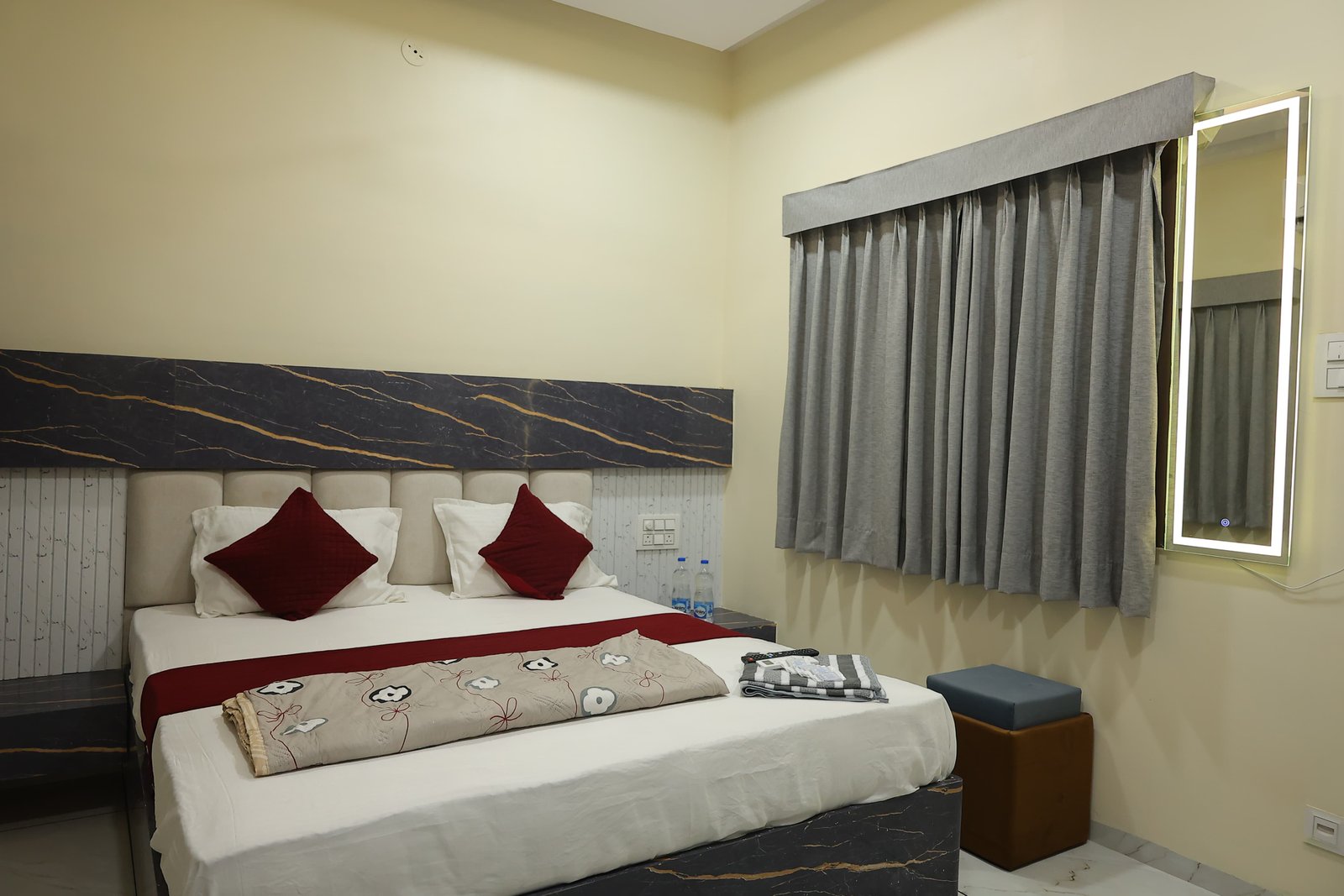Deluxe Double Room Space